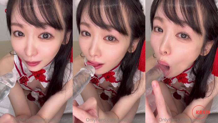 Yuahentai Sucks Transparent Dildo