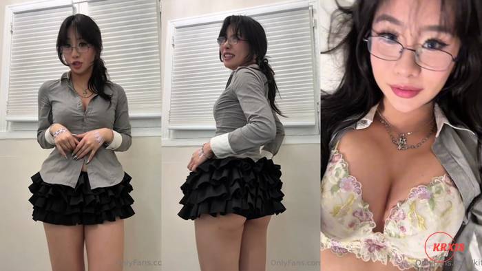 Kittynobi Takes Off Her Clothes After Work