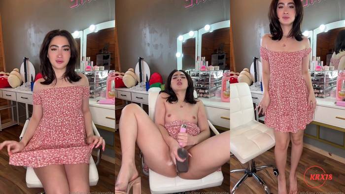 Jaixpetite Spreads Her Legs And Masturbates On A Chair