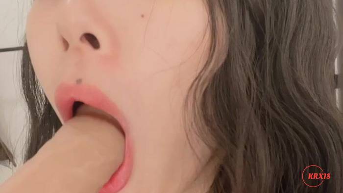 Asian Cutie Elle Lee Sucks A Dildo