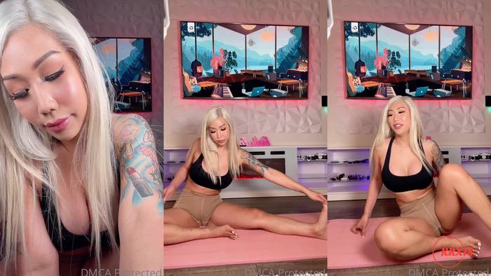 Keerakawaii’s Seductive Yoga Session