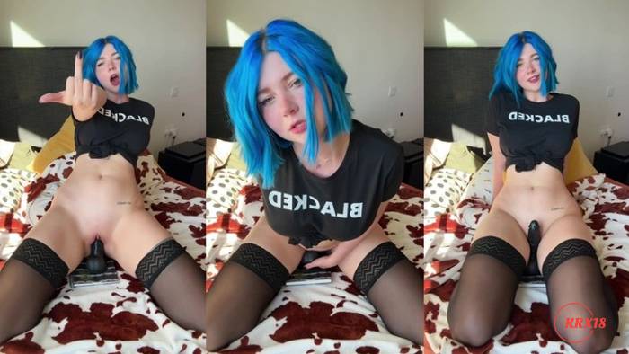 Vixenp’s Bedroom Dildo Riding
