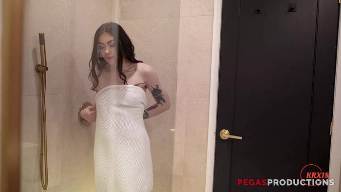 Everlyy666 Fucked Hard After A Shower